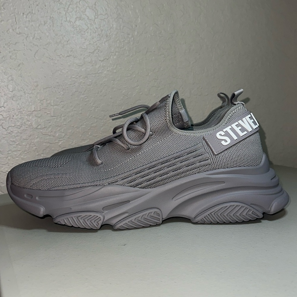 Steve Madden Gray Chunky Mesh Runner Sneakers
